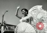 Standbild Miss Universe contest Long Beach California USA, 1956, aus Sekunde 48 historischem Filmmaterial Videoclip 65675064632