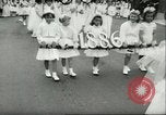 Standbild Heer und Vrow Reeffer Holland Niederlande, 1956, aus Sekunde 16 historischem Filmmaterial Videoclip 65675064633