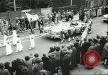 Standbild Heer und Vrow Reeffer Holland Niederlande, 1956, aus Sekunde 17 historischem Filmmaterial Videoclip 65675064633