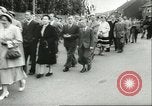 Standbild Heer und Vrow Reeffer Holland Niederlande, 1956, aus Sekunde 22 historischem Filmmaterial Videoclip 65675064633