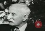 Standbild Heer und Vrow Reeffer Holland Niederlande, 1956, aus Sekunde 26 historischem Filmmaterial Videoclip 65675064633