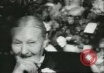Standbild Heer und Vrow Reeffer Holland Niederlande, 1956, aus Sekunde 29 historischem Filmmaterial Videoclip 65675064633