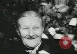 Standbild Heer und Vrow Reeffer Holland Niederlande, 1956, aus Sekunde 30 historischem Filmmaterial Videoclip 65675064633