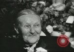 Standbild Heer und Vrow Reeffer Holland Niederlande, 1956, aus Sekunde 31 historischem Filmmaterial Videoclip 65675064633
