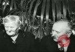 Standbild Heer und Vrow Reeffer Holland Niederlande, 1956, aus Sekunde 33 historischem Filmmaterial Videoclip 65675064633