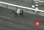 Standbild Monmouth Handicap Rennen Oceanport New Jersey USA, 1956, aus Sekunde 52 historischem Filmmaterial Videoclip 65675064634