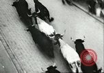 Standbild Fest des San Fermin Pamplona Spanien, 1956, aus Sekunde 23 historischem Filmmaterial Videoclip 65675064636