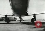 Standbild F-86 Sabre Kampfflugzeuge Japan, 1956, aus Sekunde 40 historischem Filmmaterial Videoclip 65675064639