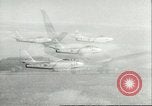 Standbild F-86 Sabre Kampfflugzeuge Japan, 1956, aus Sekunde 44 historischem Filmmaterial Videoclip 65675064639