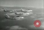 Standbild F-86 Sabre Kampfflugzeuge Japan, 1956, aus Sekunde 45 historischem Filmmaterial Videoclip 65675064639