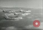 Standbild F-86 Sabre Kampfflugzeuge Japan, 1956, aus Sekunde 46 historischem Filmmaterial Videoclip 65675064639