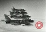 Standbild F-86 Sabre Kampfflugzeuge Japan, 1956, aus Sekunde 51 historischem Filmmaterial Videoclip 65675064639