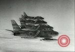 Standbild F-86 Sabre Kampfflugzeuge Japan, 1956, aus Sekunde 53 historischem Filmmaterial Videoclip 65675064639