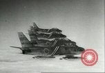 Standbild F-86 Sabre Kampfflugzeuge Japan, 1956, aus Sekunde 54 historischem Filmmaterial Videoclip 65675064639