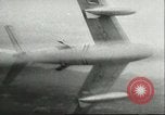 Standbild F-86 Sabre Kampfflugzeuge Japan, 1956, aus Sekunde 61 historischem Filmmaterial Videoclip 65675064639