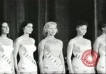 Standbild Miss Universe Schönheitswettbewerb California United States USA, 1956, aus Sekunde 11 historischem Filmmaterial Videoclip 65675064640