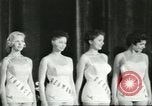 Standbild Miss Universe Schönheitswettbewerb California United States USA, 1956, aus Sekunde 14 historischem Filmmaterial Videoclip 65675064640