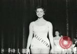 Standbild Miss Universe Schönheitswettbewerb California United States USA, 1956, aus Sekunde 18 historischem Filmmaterial Videoclip 65675064640