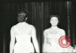 Standbild Miss Universe Schönheitswettbewerb California United States USA, 1956, aus Sekunde 23 historischem Filmmaterial Videoclip 65675064640
