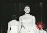 Standbild Miss Universe Schönheitswettbewerb California United States USA, 1956, aus Sekunde 24 historischem Filmmaterial Videoclip 65675064640