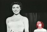 Standbild Miss Universe Schönheitswettbewerb California United States USA, 1956, aus Sekunde 26 historischem Filmmaterial Videoclip 65675064640