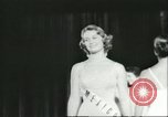 Standbild Miss Universe Schönheitswettbewerb California United States USA, 1956, aus Sekunde 29 historischem Filmmaterial Videoclip 65675064640