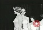 Standbild Miss Universe Schönheitswettbewerb California United States USA, 1956, aus Sekunde 30 historischem Filmmaterial Videoclip 65675064640