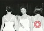 Standbild Miss Universe Schönheitswettbewerb California United States USA, 1956, aus Sekunde 34 historischem Filmmaterial Videoclip 65675064640