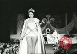 Standbild Miss Universe Schönheitswettbewerb California United States USA, 1956, aus Sekunde 58 historischem Filmmaterial Videoclip 65675064640