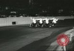Standbild Auto und Motorrad Stunt Show Chicago Illinois USA, 1956, aus Sekunde 6 historischem Filmmaterial Videoclip 65675064641