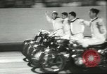 Standbild Auto und Motorrad Stunt Show Chicago Illinois USA, 1956, aus Sekunde 8 historischem Filmmaterial Videoclip 65675064641