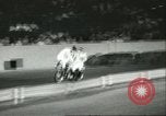Standbild Auto und Motorrad Stunt Show Chicago Illinois USA, 1956, aus Sekunde 12 historischem Filmmaterial Videoclip 65675064641