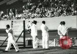 Standbild Auto und Motorrad Stunt Show Chicago Illinois USA, 1956, aus Sekunde 19 historischem Filmmaterial Videoclip 65675064641