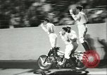 Standbild Auto und Motorrad Stunt Show Chicago Illinois USA, 1956, aus Sekunde 31 historischem Filmmaterial Videoclip 65675064641