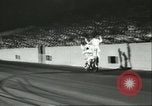 Standbild Auto und Motorrad Stunt Show Chicago Illinois USA, 1956, aus Sekunde 33 historischem Filmmaterial Videoclip 65675064641