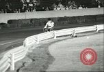 Standbild Auto und Motorrad Stunt Show Chicago Illinois USA, 1956, aus Sekunde 41 historischem Filmmaterial Videoclip 65675064641