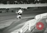 Standbild Auto und Motorrad Stunt Show Chicago Illinois USA, 1956, aus Sekunde 42 historischem Filmmaterial Videoclip 65675064641