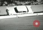 Standbild Auto und Motorrad Stunt Show Chicago Illinois USA, 1956, aus Sekunde 53 historischem Filmmaterial Videoclip 65675064641