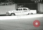 Standbild Auto und Motorrad Stunt Show Chicago Illinois USA, 1956, aus Sekunde 54 historischem Filmmaterial Videoclip 65675064641