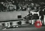 Standbild Auto und Motorrad Stunt Show Chicago Illinois USA, 1956, aus Sekunde 56 historischem Filmmaterial Videoclip 65675064641