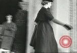 Image Défilé Italie, 1956, de la seconde 44 séquences d'archives historiques vidéo 65675064645
