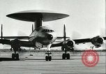 Standbild Flying Saucer Radar Flugzeug California United States USA, 1956, aus Sekunde 7 historischem Filmmaterial Videoclip 65675064654