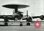 Standbild Flying Saucer Radar Flugzeug California United States USA, 1956, aus Sekunde 9 historischem Filmmaterial Videoclip 65675064654