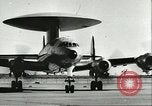 Standbild Flying Saucer Radar Flugzeug California United States USA, 1956, aus Sekunde 10 historischem Filmmaterial Videoclip 65675064654