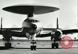 Standbild Flying Saucer Radar Flugzeug California United States USA, 1956, aus Sekunde 13 historischem Filmmaterial Videoclip 65675064654