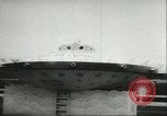 Standbild Santa Clause in fliegenden Untertasse Allentown Pennsylvania USA, 1956, aus Sekunde 5 historischem Filmmaterial Videoclip 65675064661