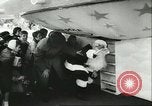 Standbild Santa Clause in fliegenden Untertasse Allentown Pennsylvania USA, 1956, aus Sekunde 12 historischem Filmmaterial Videoclip 65675064661
