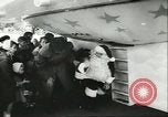 Standbild Santa Clause in fliegenden Untertasse Allentown Pennsylvania USA, 1956, aus Sekunde 13 historischem Filmmaterial Videoclip 65675064661