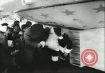 Standbild Santa Clause in fliegenden Untertasse Allentown Pennsylvania USA, 1956, aus Sekunde 14 historischem Filmmaterial Videoclip 65675064661