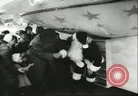 Standbild Santa Clause in fliegenden Untertasse Allentown Pennsylvania USA, 1956, aus Sekunde 15 historischem Filmmaterial Videoclip 65675064661